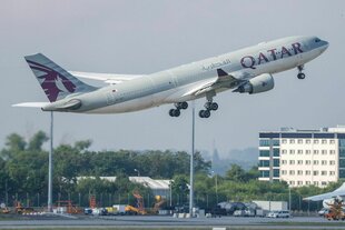 Ein startendes Flugzeug.