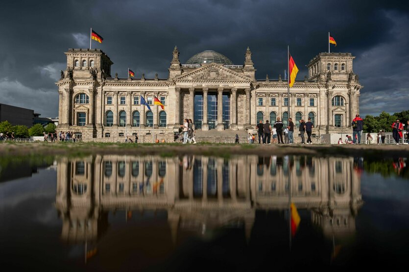 Fassade des Reichstags in Berlin