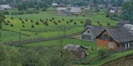 Landschaft und Bauernhof in der Ukraine.