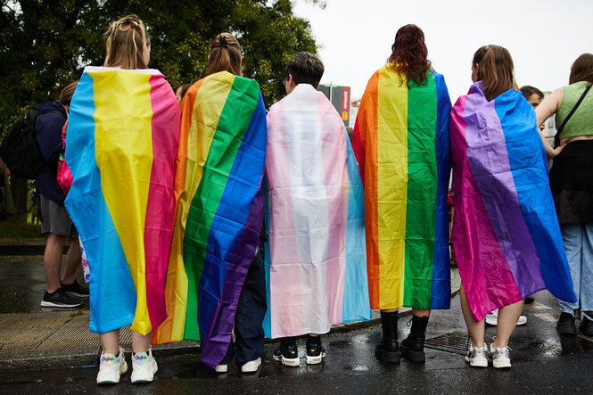 Flaggen, die die verschiedenen sexuellen Ausrichtungen symbolisieren.