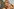 Portrait einer Dragqueen beim Schminken
