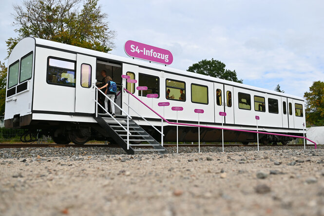 Ein zur Infobox umgestalteter S-Bahnwagen