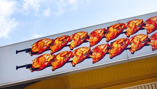 Fassade einer Hähnchenbraterei
