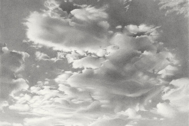 Graue Wolken am Himmel, von Vija Celmins mit Graphit gezeichnet