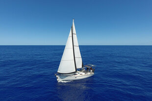 Segelboot auf dem Ozean