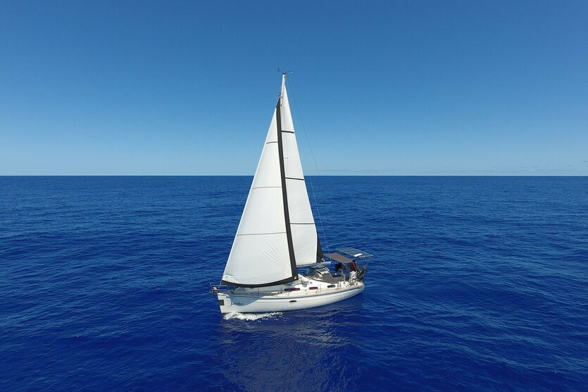 Segelboot auf dem Ozean