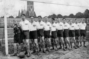 Hans Wächter, dritter von links, in der Jugendmannschaft des Hamburger SV in den 1920er Jahren