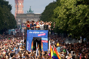 Tausende Menschen auf dem CSD