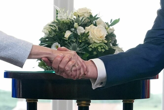 Handschlg von von der Leyen und Trump.