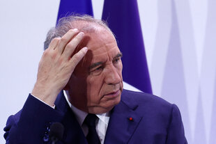 Premierminister Francois Bayrou bei einer Pressekonferenz.