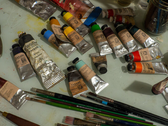 Pinsel und Farben