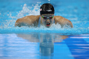 Yu Zidi beim Schwimmen