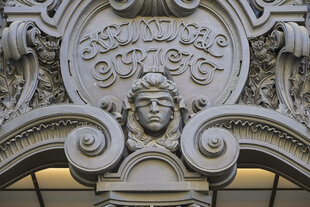 Portal des Kriminalgerichts in Berlin.