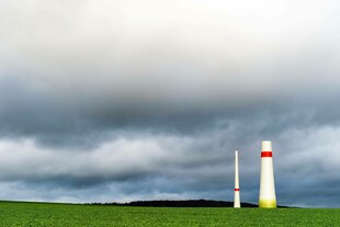 Windrad auf weiter Flur