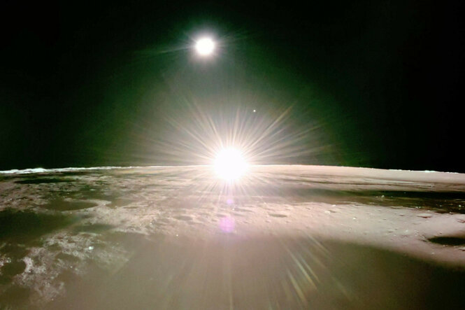Ein Sonnenaufgang auf dem Mond