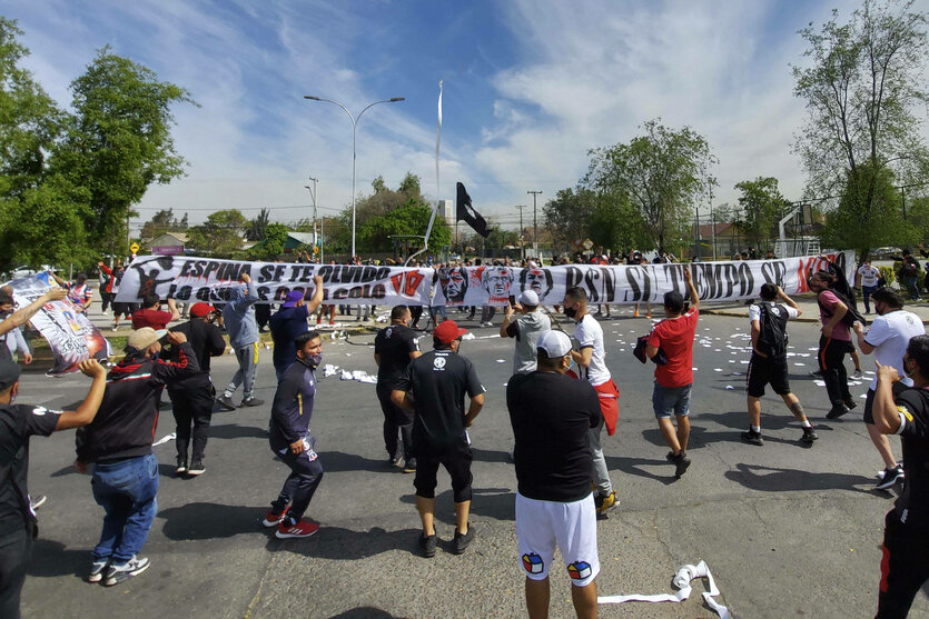 Protestierende Fußballfans in Santiago de Chile