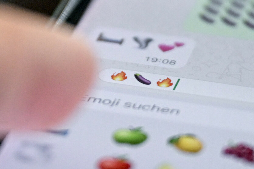aubergine emoji
