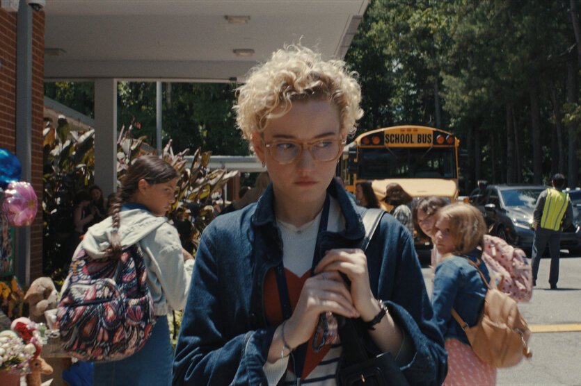 Die Lehrerin Justine (Julia Garner)