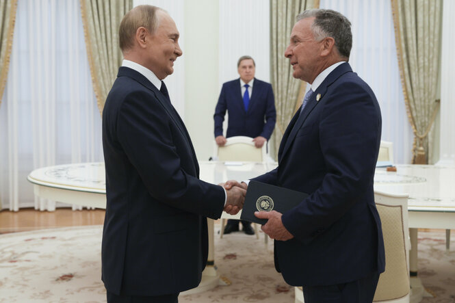 Wladimir Putin und der US-Sondergesandte Steve Witkoff