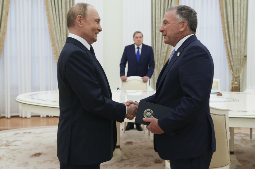 Wladimir Putin und der US-Sondergesandte Steve Witkoff