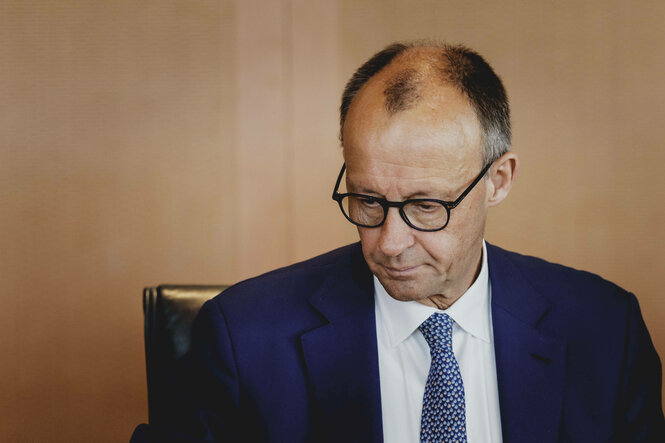 Bundeskanzler Friedrich Merz schaut nachdenklich