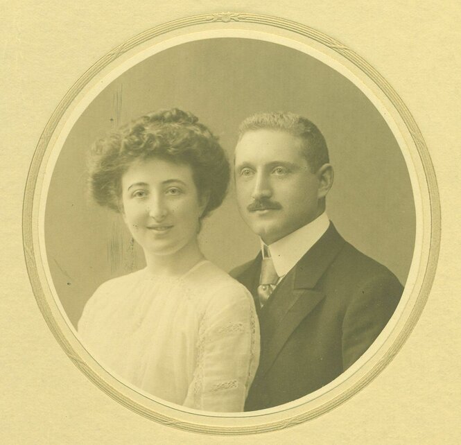 Ein vergilbtes Hochzeitsfoto von Käthe und Adolf Maass