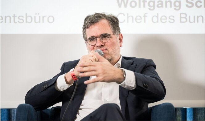 Ehemaliger Chef des Bundeskanzleramtes Wolfgang Schmidt (SPD) zu sehen als Referent beim taz Lab 2025