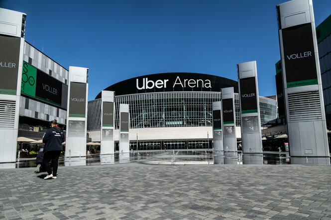 Ästhetische Beleidigung: Uber-Platz vor der Uber-Arena in Berlin-Friedrichshain