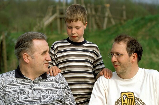 Junge mit Vater und Großvater