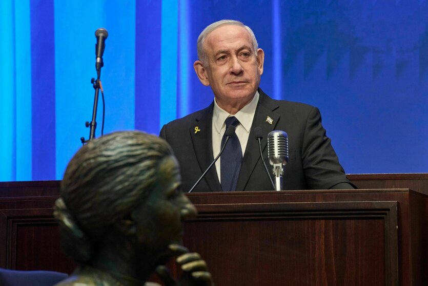 Benjamin Netanjahu spricht bei der Eröffnungsfeier des Knesset-Museums