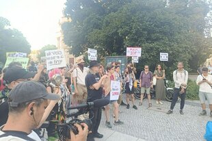 Protest vor dem Restaurant Gila & Nancy
