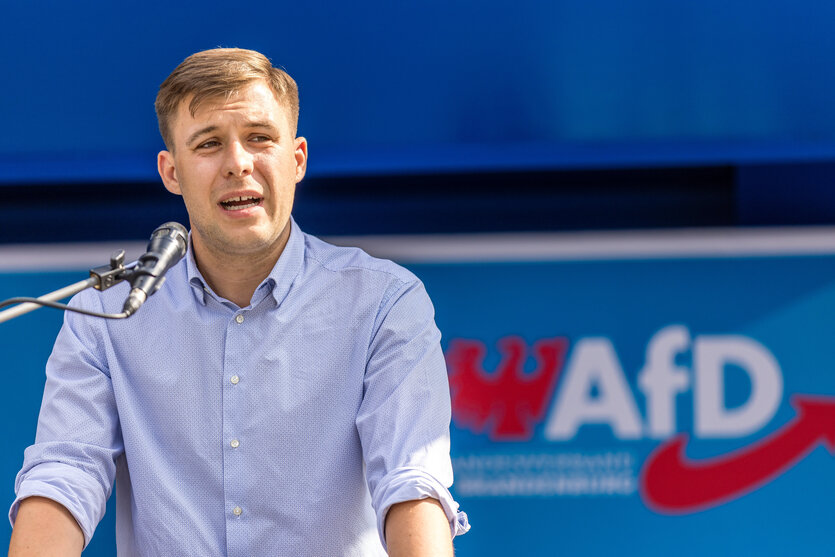 Jean-Pascal Hohm, Kandidat der AfD für die Landtagswahl in Brandenburg, spricht auf einer Wahlkampfveranstaltung der AfD Brandenburg in Cottbus
