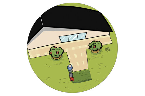 Farbiger Cartoon: Vogelperspektive auf ein Haus mit Garten davor. Ein Mann mäht ein Stück Rasen vor einem Weg. Aus der Ferne ähnelt die Anordnung des Hauses, des Veges, der Büsche und der Radenfläche einem stilisierten Gesicht von Adolf Hitler