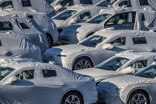 Autos mit Schutzüberzügenen