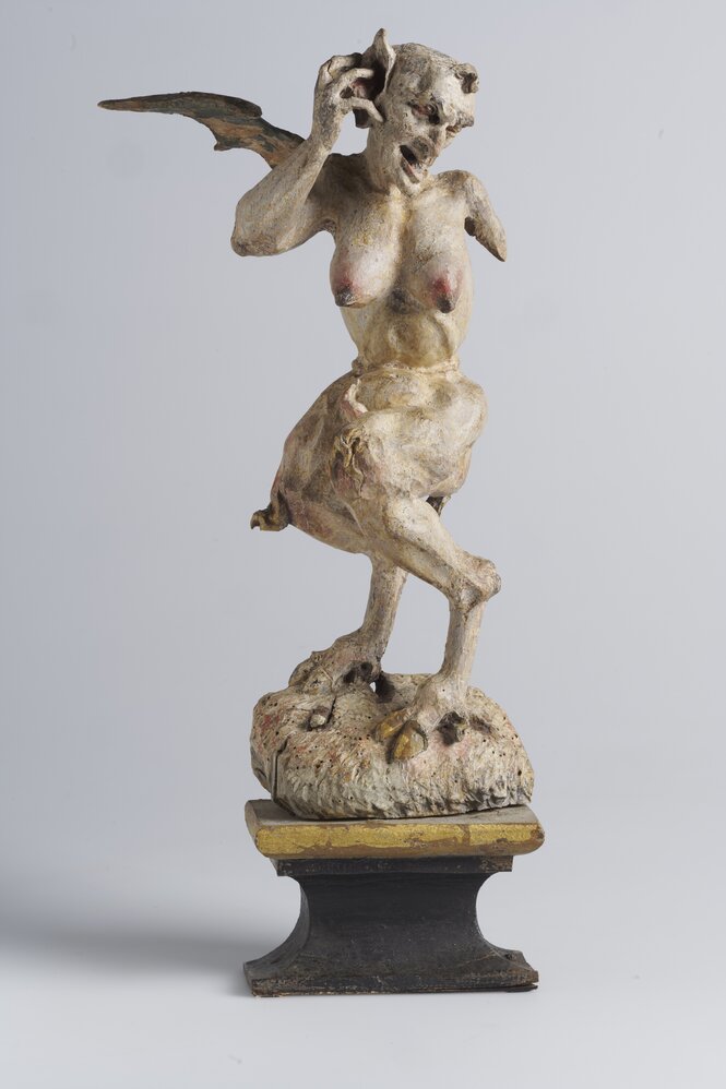 Holzfigurs Ludwig Muenstermanns Gefluegelter Teufel vom Tossener Altar