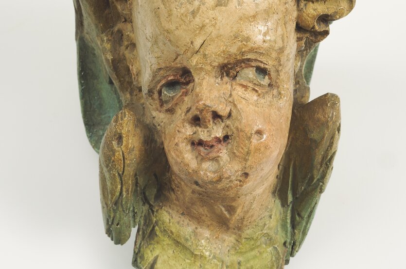 Ein Detail einer holzgeschnitzten Figur des Königs David von Ludwig Munstermann