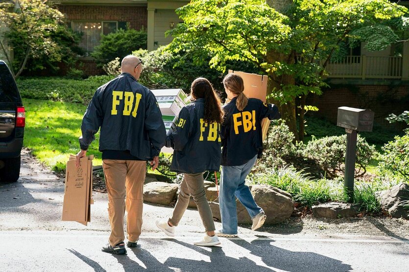 Drei FBI MitarbeiterInnen