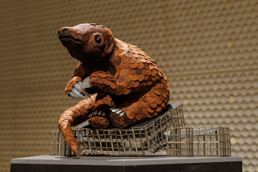 Die Skulptur eines freundlichen Gürteltiers