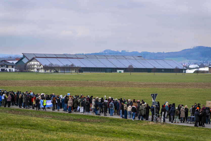 Eine Demonstration gegen Tierquälerei auf einem Vieh-Großbetrieb in Bad Grönenbach