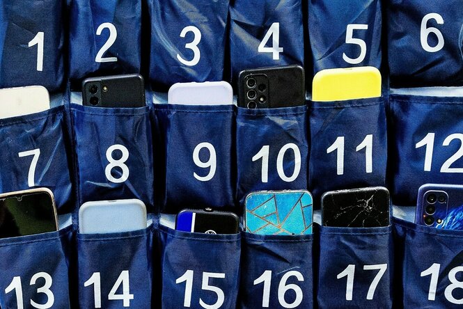 Handy's in nummerierten Taschen