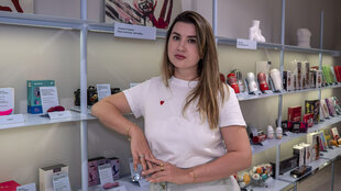 Nataliia Bohucharska in ihrem Sex Shop.