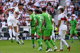 Fußballbundesliga: Stuttgarts Andres köpft zum 1:0 gegen Borussia Mönchengladbach