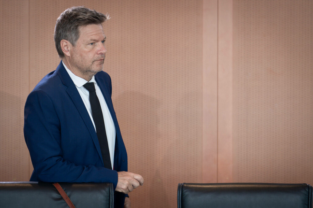 Inzwischen ehermaliger Bundeswirtschafts- und Klimaminister Robert Habeck vor einer Kabinettssitzung