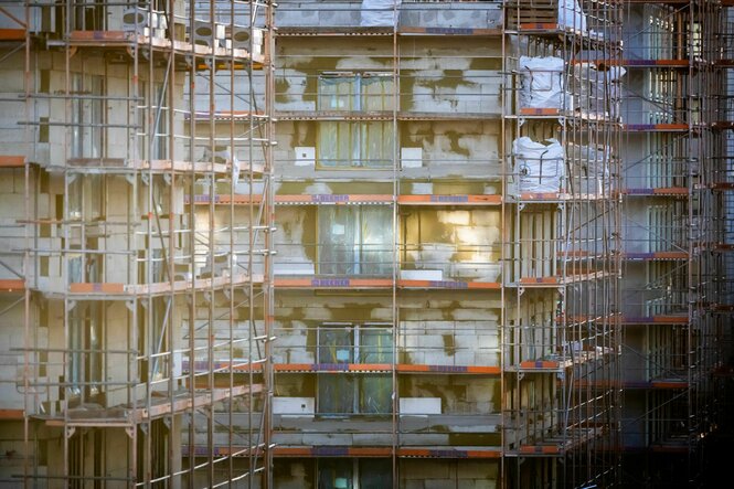 Eingerüsteter Neubau