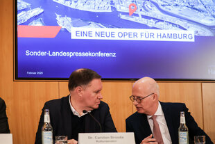 Carsten Brosda und Peter Tschentsche unterhalten sich