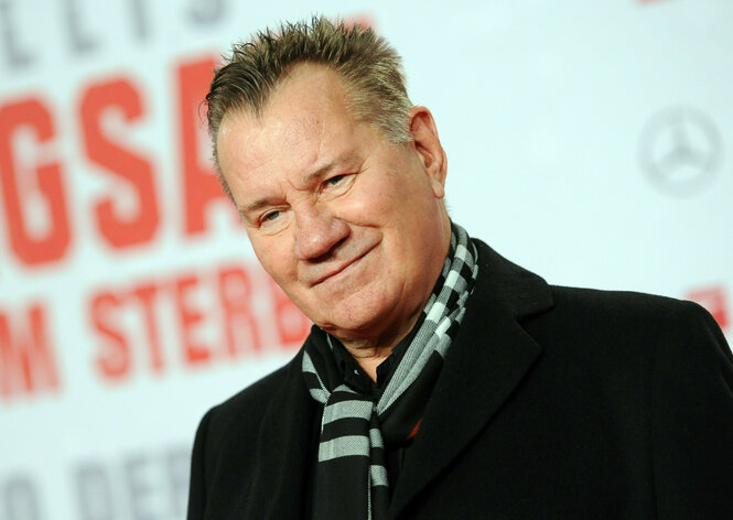 Ein Mann (Manfred Lehmann) lächelt in die Kamera