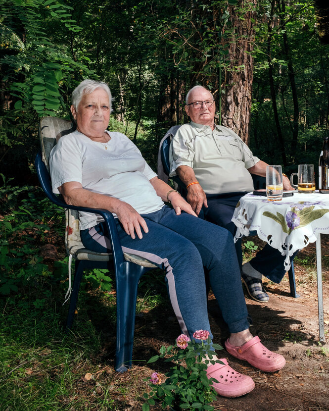 Porträt von Rosi und Klaus Regner auf dem Campingplatz.