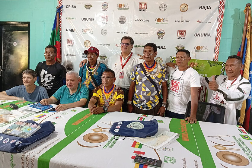 Ein Gruppenbild der Indigenen bei einem Workshop