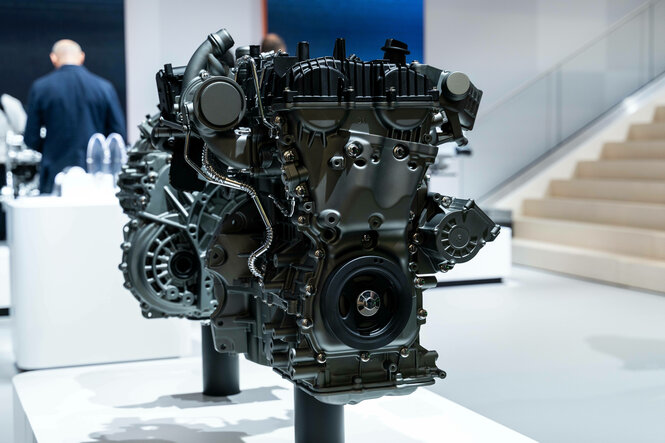 Ein Hybridmotor auf der Automesse IAA