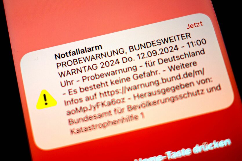 Meldung zum Warntag 2024 auf dem Smartphone